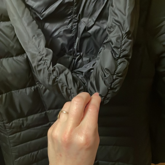 North Face small puffer long coat. It is sure to keep you warm! - Picture 5 of 11